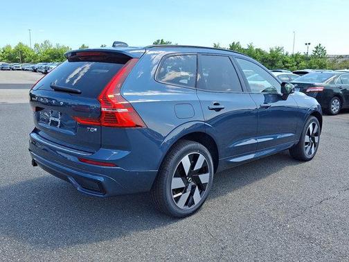 2025 Volvo XC60 Plug-In Hybrid T8 Plus