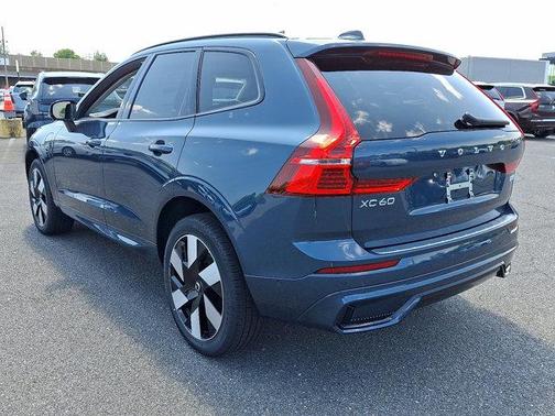2025 Volvo XC60 Plug-In Hybrid T8 Plus