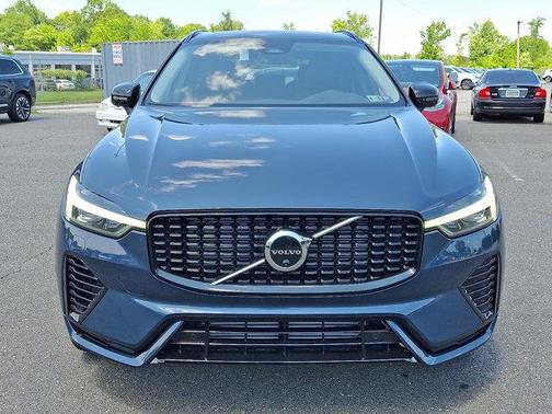 2025 Volvo XC60 Plug-In Hybrid T8 Plus