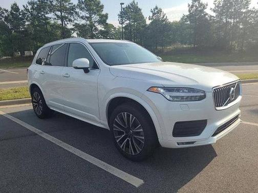 2022 Volvo XC90 T5 Momentum 7 Passenger