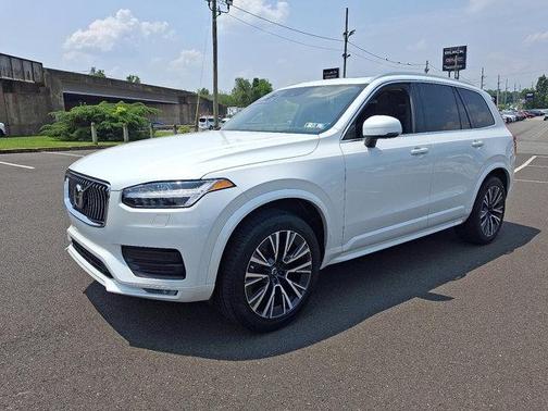 2022 Volvo XC90 T5 Momentum 7 Passenger