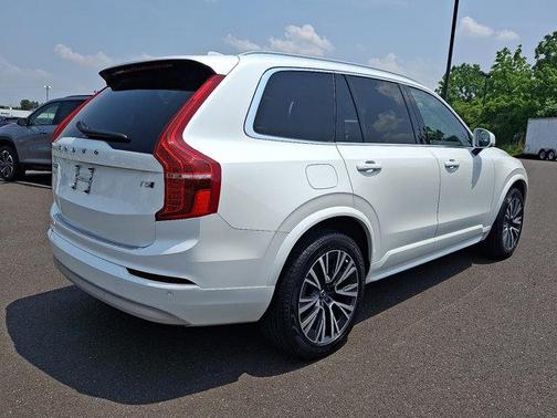 2022 Volvo XC90 T5 Momentum 7 Passenger