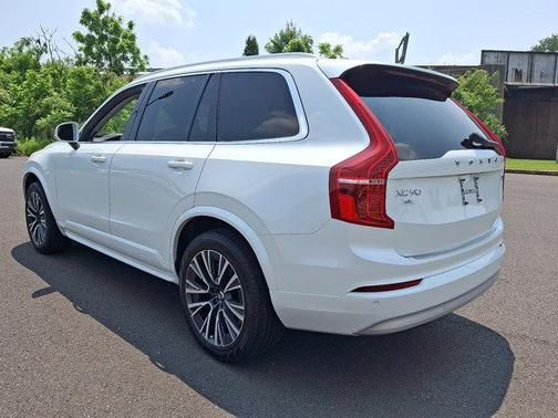 2022 Volvo XC90 T5 Momentum 7 Passenger