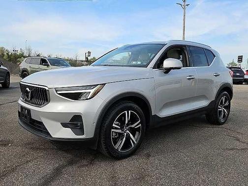 Silver Dawn 2023 Volvo XC40 Plus