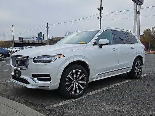 2023 Volvo XC90 Plus