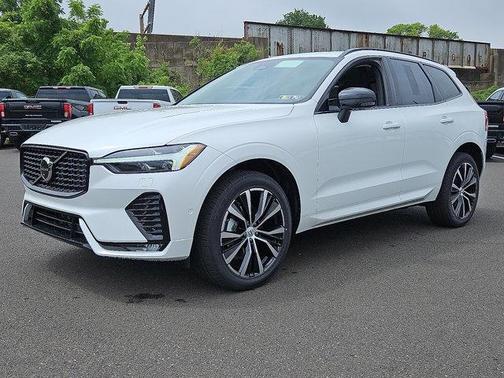 2025 Volvo XC60 B5 Plus