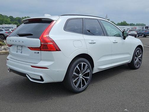 2025 Volvo XC60 B5 Plus