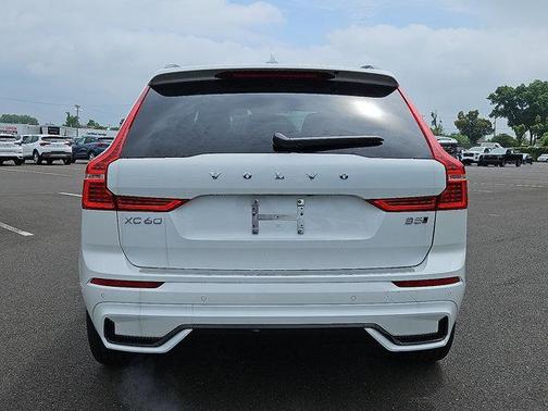 2025 Volvo XC60 B5 Plus