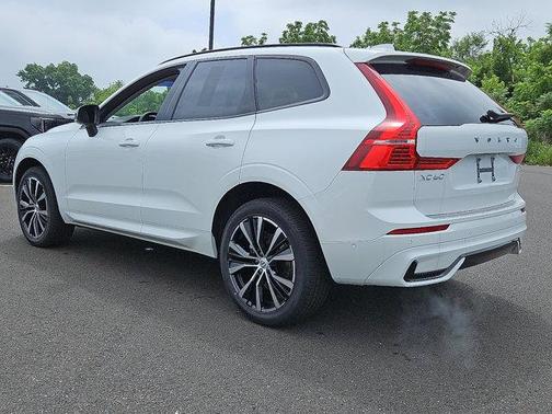 2025 Volvo XC60 B5 Plus