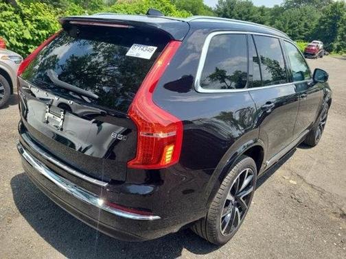 2023 Volvo XC90 B5 Plus