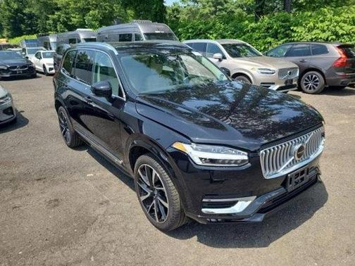 2023 Volvo XC90 B5 Plus