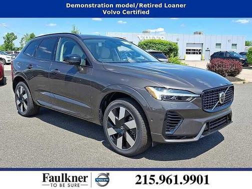Platinum Grey 2025 Volvo XC60 Plus
