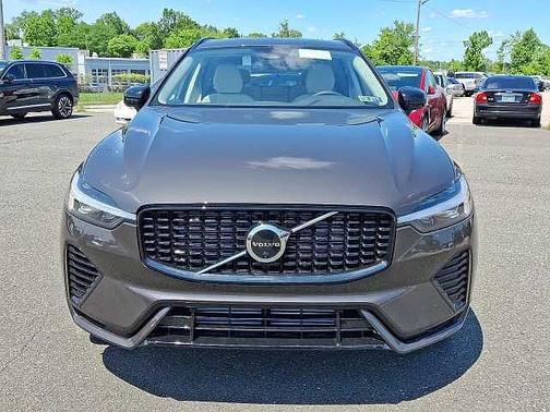 Platinum Grey 2025 Volvo XC60 Plus