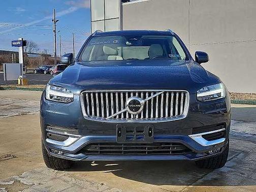 2023 Volvo XC90 Plus