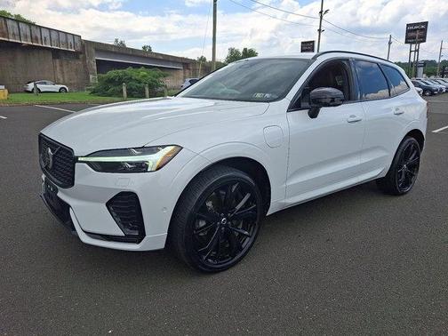 2022 Volvo XC60 Recharge Plug-In Hybrid T8 R-Design