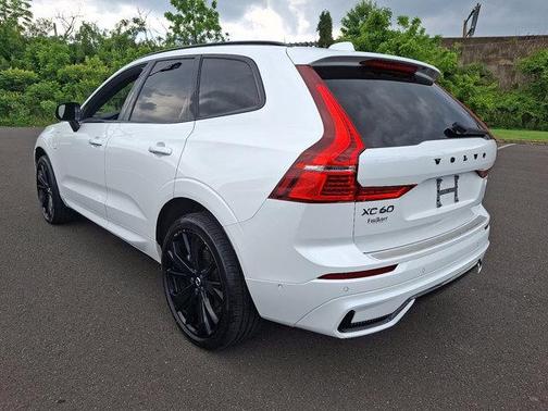 2022 Volvo XC60 Recharge Plug-In Hybrid T8 R-Design