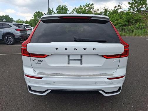 2022 Volvo XC60 Recharge Plug-In Hybrid T8 R-Design