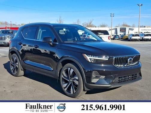 2025 Volvo XC40 B5 Ultra Bright Theme