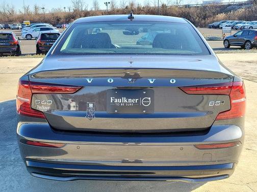 2024 Volvo S60 B5 Plus Dark Theme