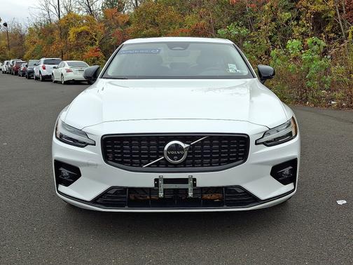 2024 Volvo S60 B5 Plus Dark