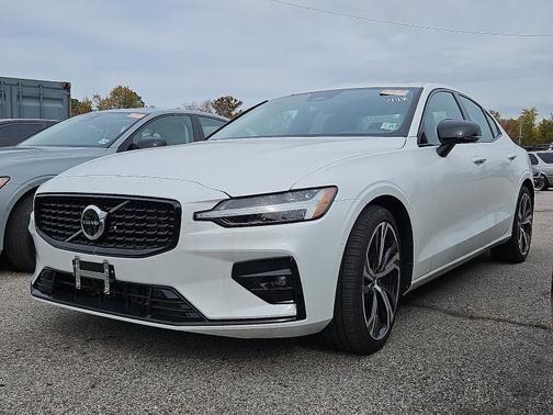 2024 Volvo S60 B5 Plus Dark