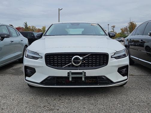 2024 Volvo S60 B5 Plus Dark