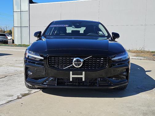 2025 Volvo S60 B5 Plus