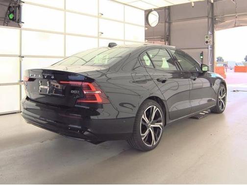 2025 Volvo S60 B5 Plus