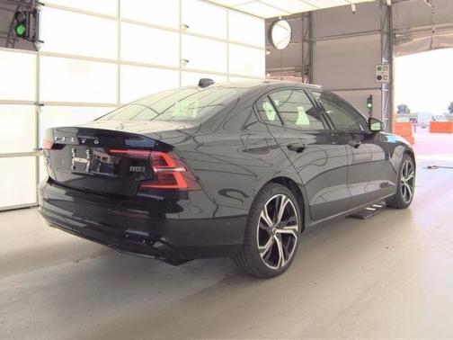 2025 Volvo S60 B5 Plus