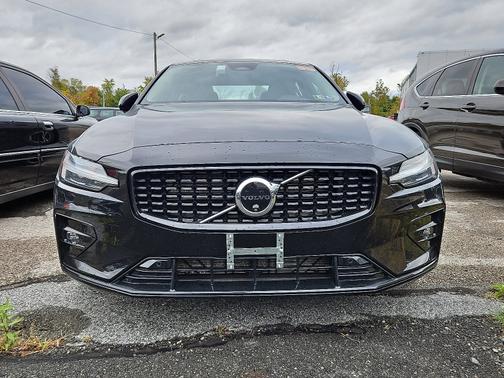 2025 Volvo S60 B5 Plus