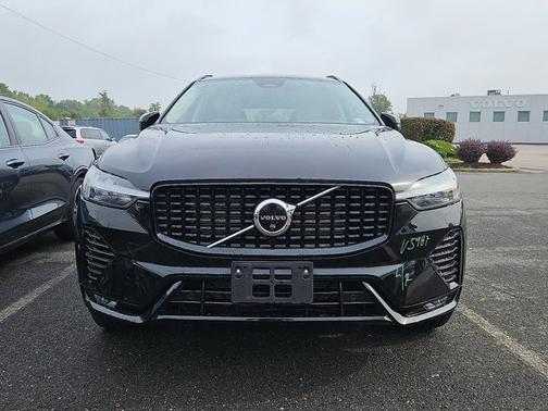 2023 Volvo XC60 B5 AWD Plus Dark