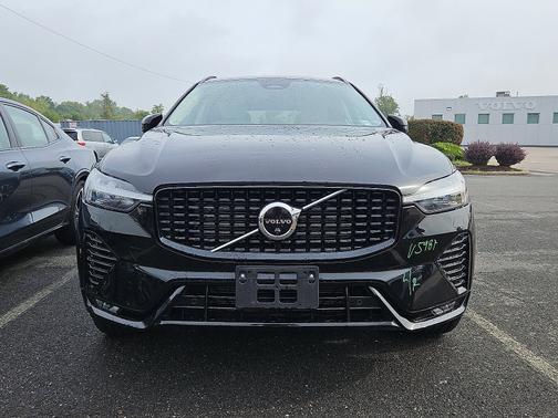 2023 Volvo XC60 B5 AWD Plus Dark