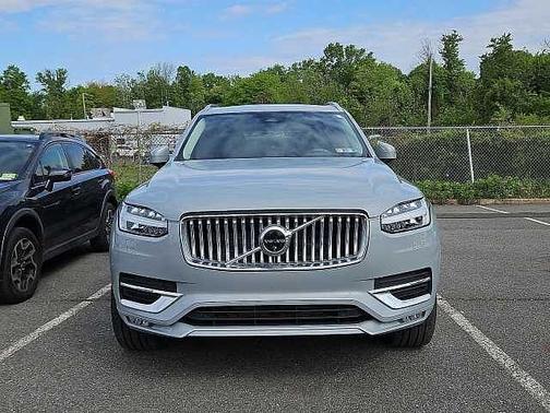 Vapour Grey 2025 Volvo XC90 Plus