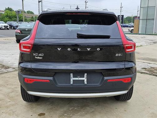 2025 Volvo XC40 B5 Core Bright Theme