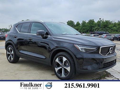 2025 Volvo XC40 B5 Core Bright Theme