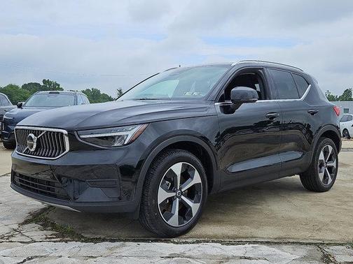 2025 Volvo XC40 B5 Core Bright Theme