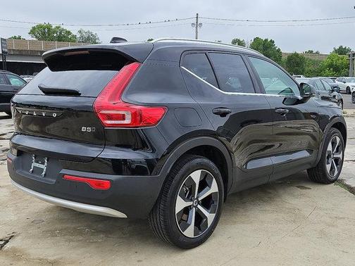 2025 Volvo XC40 B5 Core Bright Theme
