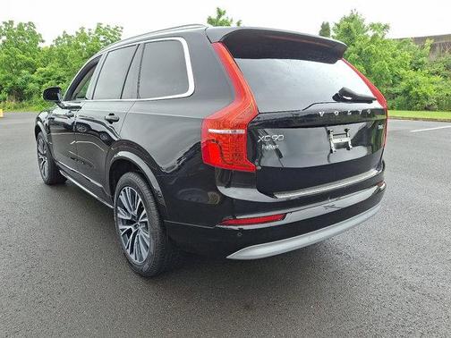 2022 Volvo XC90 T6 Momentum 7 Passenger