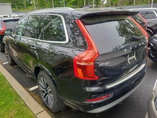 2022 Volvo XC90 T6 Momentum 7 Passenger