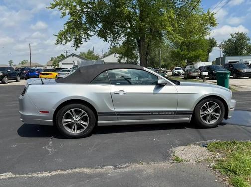 Ingot Silver Metallic 2014 Ford Mustang V6