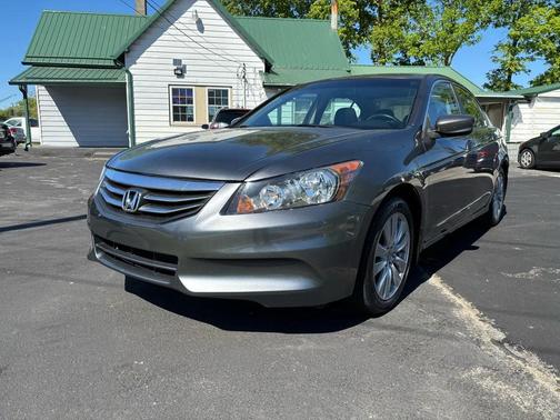 Alabaster Silver Metallic 2011 Honda Accord SE