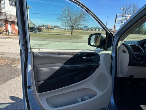 2013 Chrysler Town & Country Touring-L