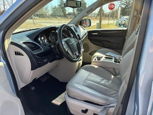 2013 Chrysler Town & Country Touring-L