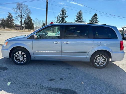 2013 Chrysler Town & Country Touring-L