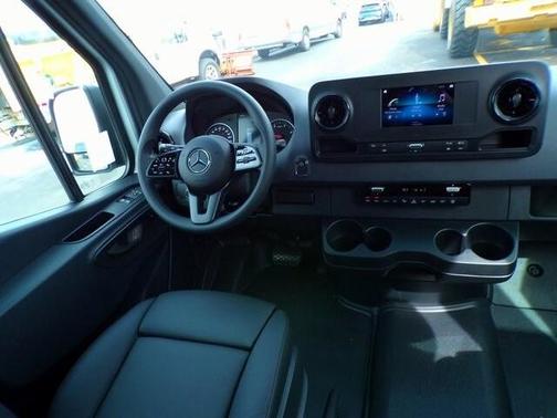 2024 Mercedes-Benz Sprinter 2500 144 WB Standard Roof Passenger