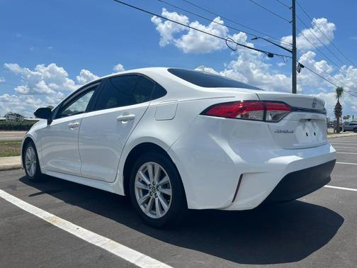 Ice Cap 2023 Toyota Corolla LE