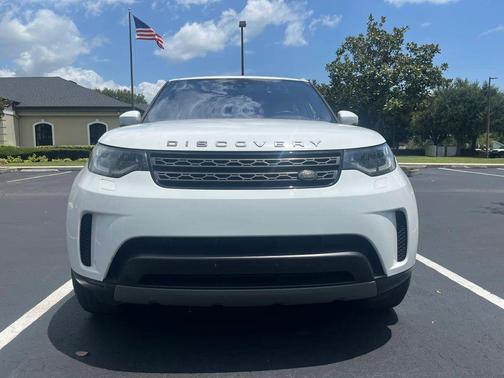 White 2020 Land Rover Discovery SE