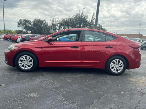 2018 Hyundai ELANTRA SE