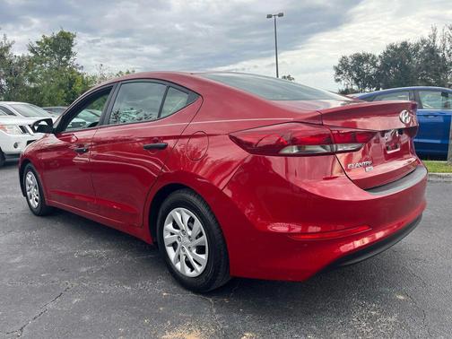 2018 Hyundai ELANTRA SE