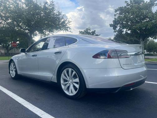 Silver 2015 Tesla Model S 85D